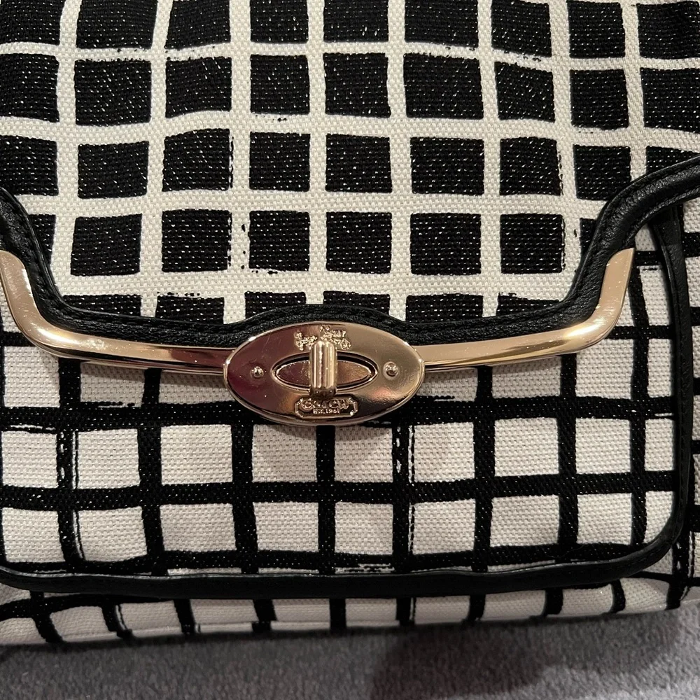 COACH Crossbody Bag - Picture 4 of 10